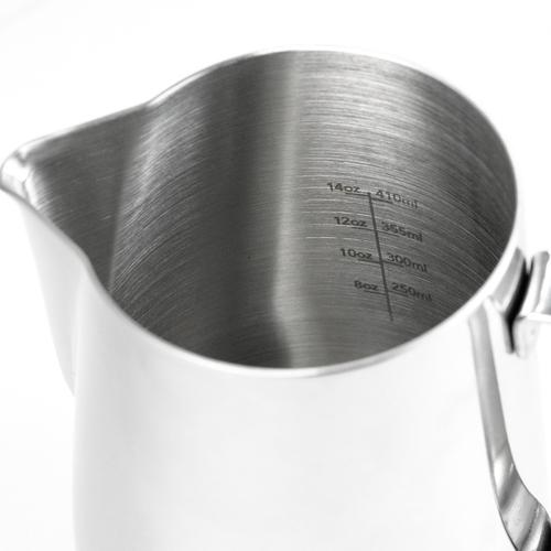 Barista Basics Jarra para espumar leche de acero inoxidable de 20 oz