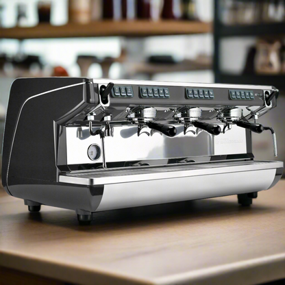 Cafetera espresso volumétrica Nuova Simonelli Appia Life de 3 grupos